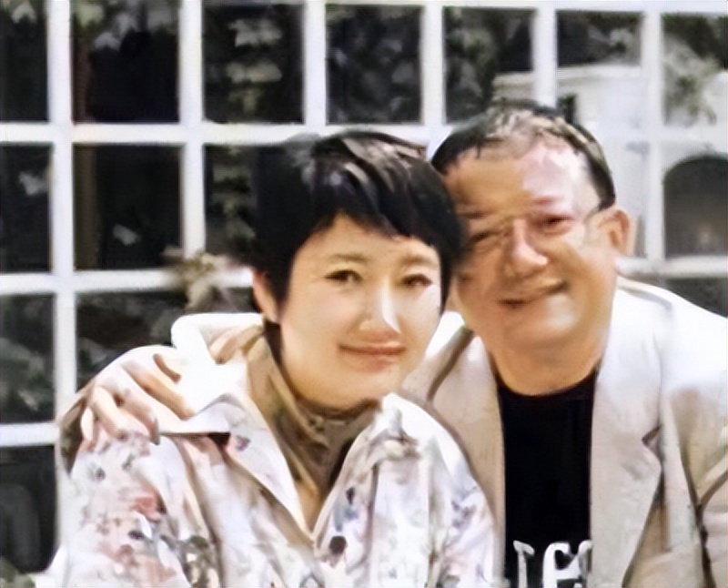 王刚与成方圆离婚21年：一个娶娇妻老年得子，一个一把二胡解忧愁