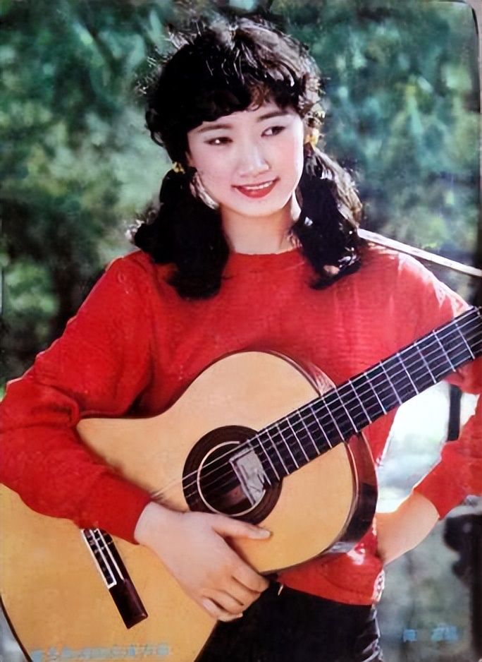 王刚与成方圆离婚21年：一个娶娇妻老年得子，一个一把二胡解忧愁