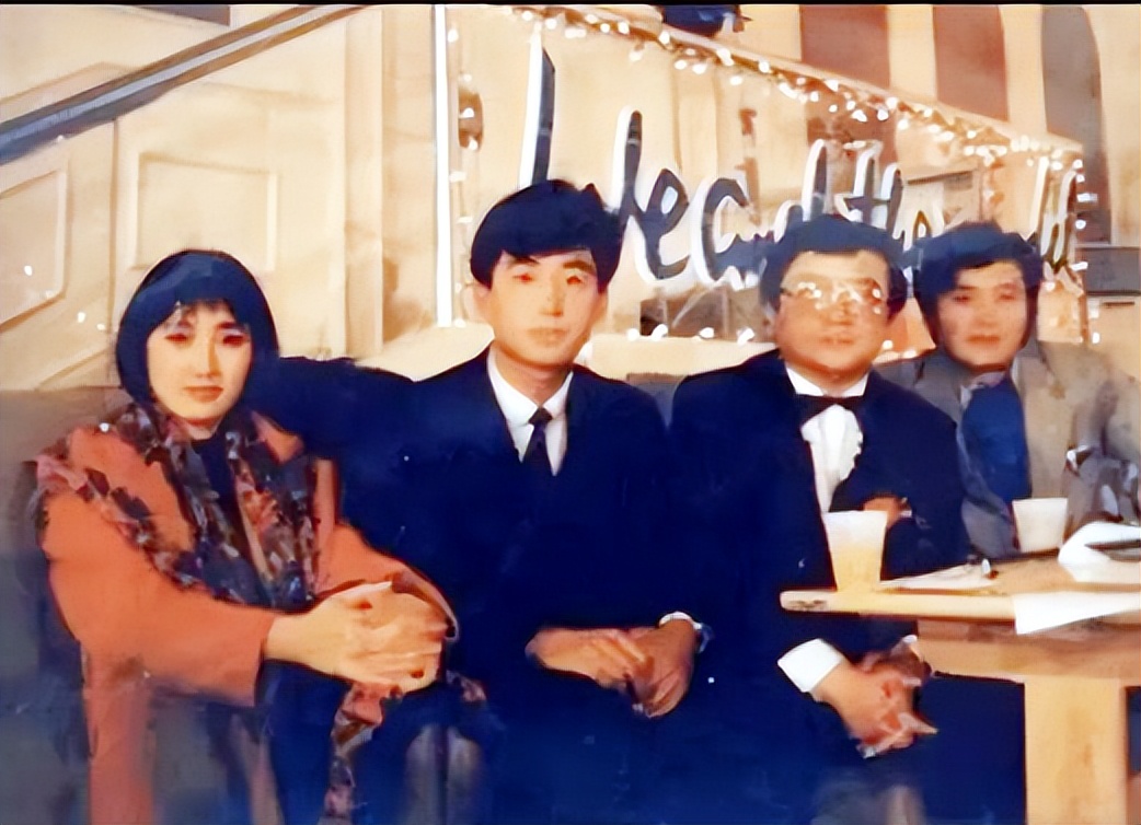 王刚与成方圆离婚21年：一个娶娇妻老年得子，一个一把二胡解忧愁