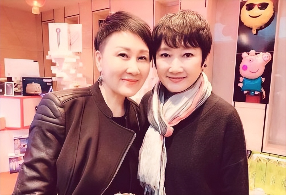 王刚与成方圆离婚21年：一个娶娇妻老年得子，一个一把二胡解忧愁