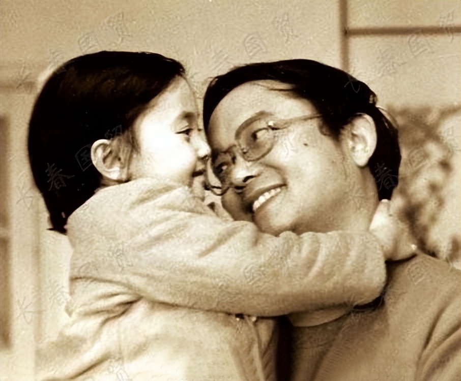 王刚与成方圆离婚21年：一个娶娇妻老年得子，一个一把二胡解忧愁