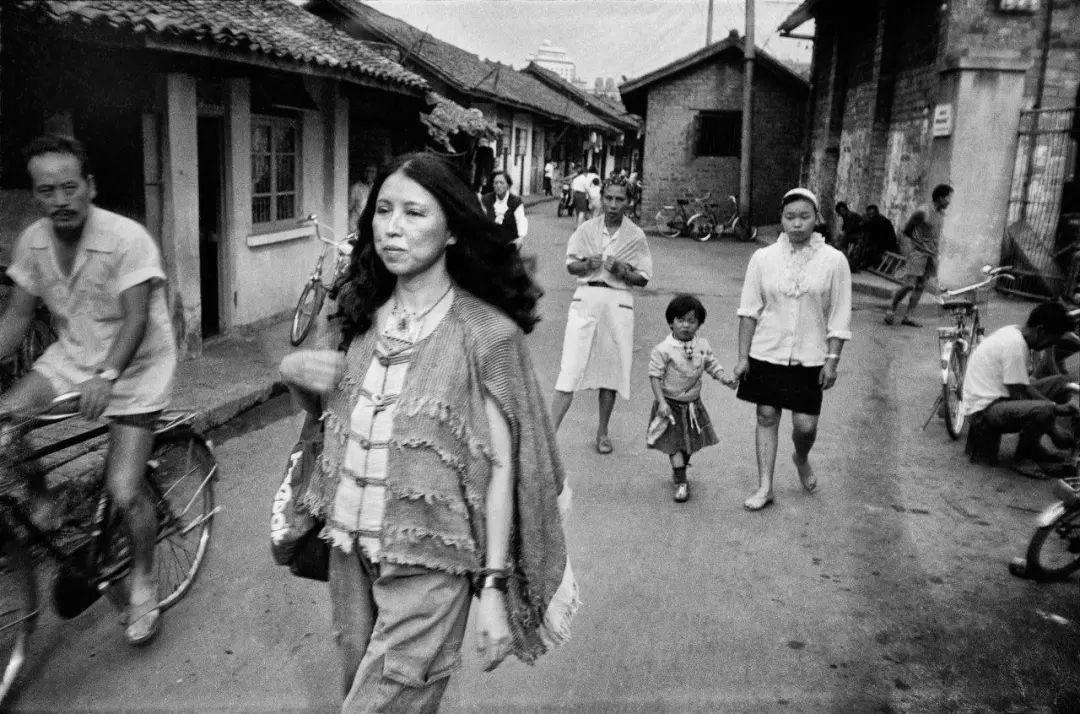 三毛简介及一生经历（荷西去世12年，三毛为何还要自缢？17年后遗书公布才知她的绝望）