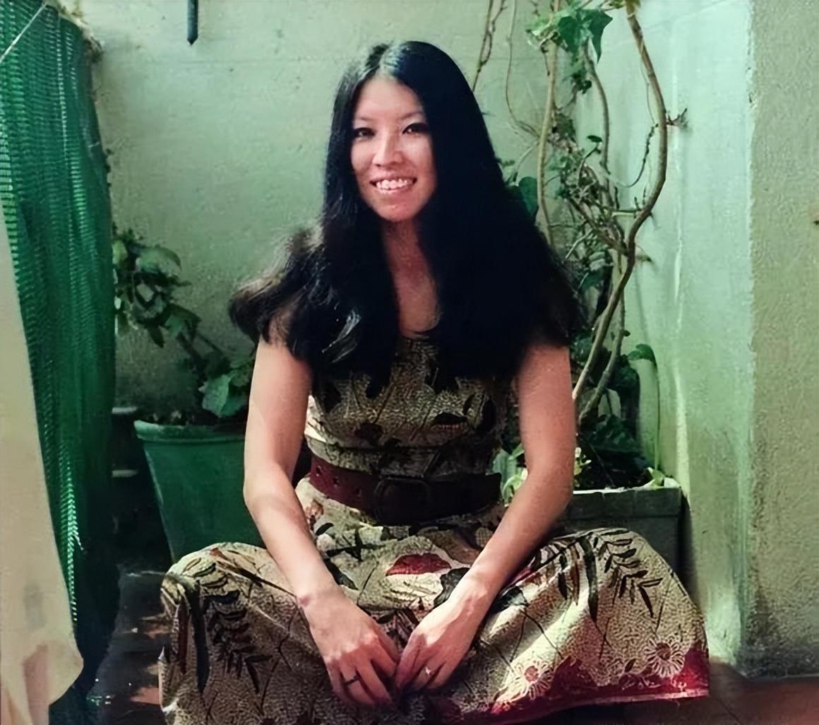 三毛简介及一生经历（荷西去世12年，三毛为何还要自缢？17年后遗书公布才知她的绝望）