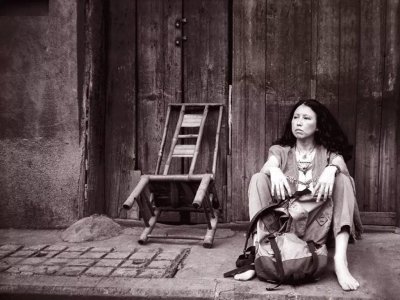 ​三毛简介及一生经历（荷西去世12年，三毛为何还要自缢？17年后遗书公布才知她