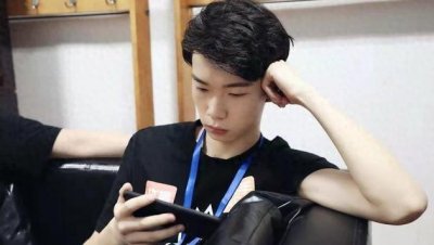 ​虎牙可杰直播“涉黄”被封，观众送上新称号，片子哥还能回来？