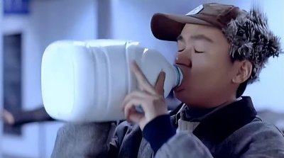 ​2002年大连5.7空难，飞机失火解体坠入大海，事故原因：人为破坏