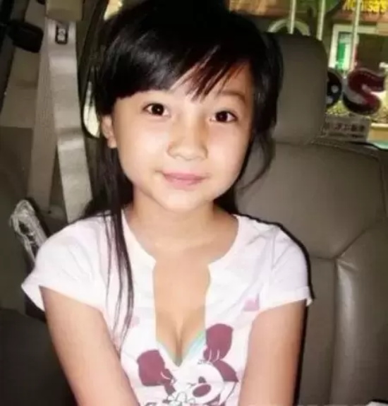 林妙可泳装照怎么回事（林妙可泳装照显胸部引起热议）