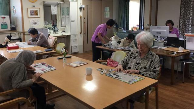 全球最年轻的国家，64岁以上老人只占1%，拿石油当水用！