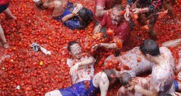 十大世界十大奇葩节日排名（西班牙番茄节第一名）  1