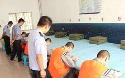 ​看守所究竟有多可怕？揭秘看守所的苦日子，很真实心酸