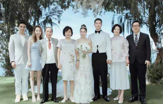 曝何超莲婚礼开销约5000万 达到了“豪门”婚礼的标准吗  