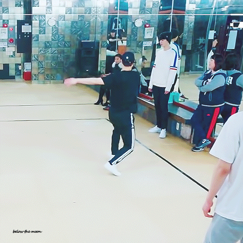 韩媒曝25岁韩团成员文彬在家中自杀身亡