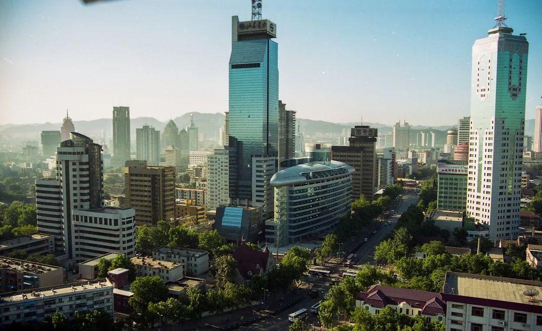 济南最高的楼叫什么(盘点济南历届最高的楼)