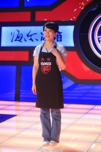 ​星厨驾到3陈明成首位补位星厨 评委邰智源献殷勤歌词歌名弄错尴尬