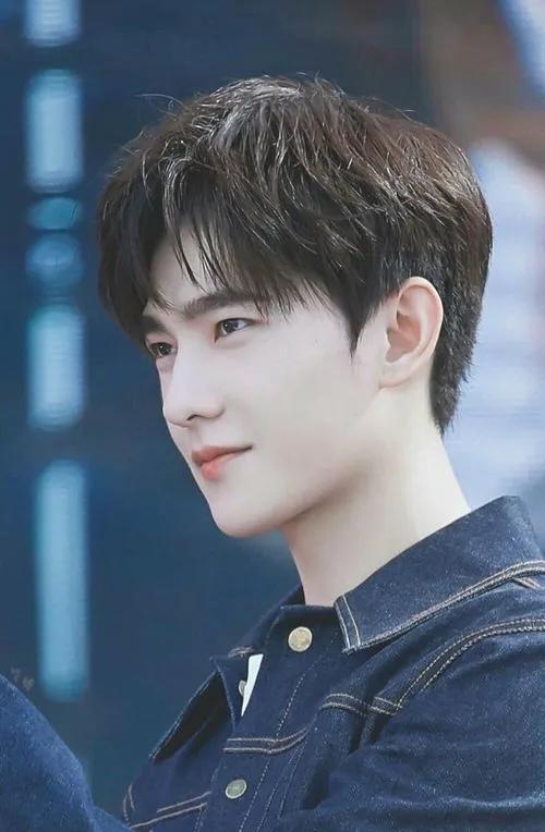 杨洋个人资料简介档案（超高人气王杨洋的成名经历）