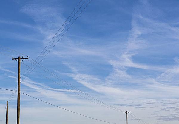夏天电线应该拉紧还是拉松,夏天架电线时电线为什么不能拉得太紧图3