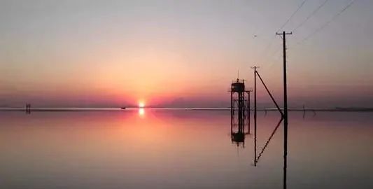 夏天电线应该拉紧还是拉松,夏天架电线时电线为什么不能拉得太紧图1