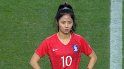 ​韩国女神级中场球员-李玟娥