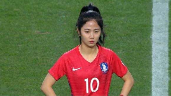 韩国女神级中场球员——李玟娥
