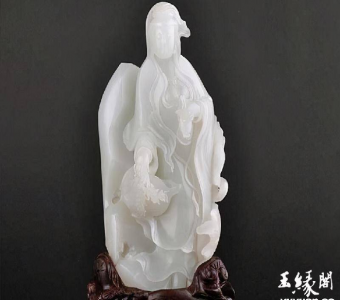 ​和田玉和翡翠的区别哪个更贵更有价值（和田玉和翡翠的区别）