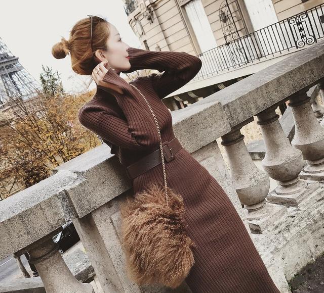 80后女人该有的打扮，甜美冬裙展现曼妙身姿，美的不可思议
