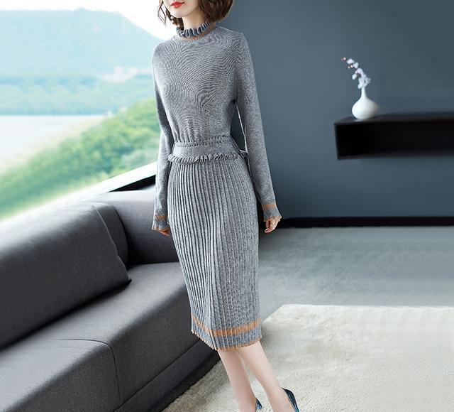 80后女人该有的打扮，甜美冬裙展现曼妙身姿，美的不可思议