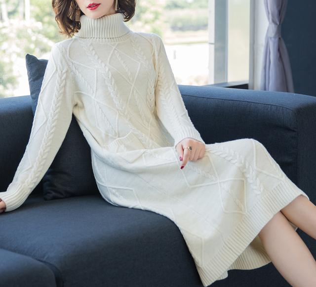 80后女人该有的打扮，甜美冬裙展现曼妙身姿，美的不可思议