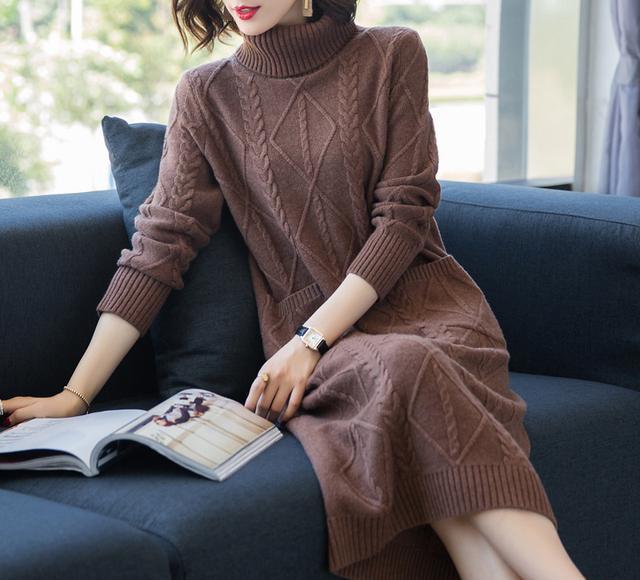 80后女人该有的打扮，甜美冬裙展现曼妙身姿，美的不可思议