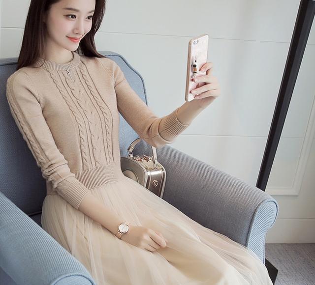 80后女人该有的打扮，甜美冬裙展现曼妙身姿，美的不可思议