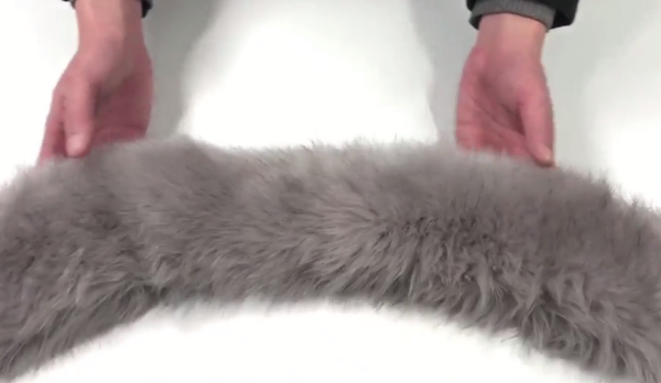 衣服上的毛领如何自己清洗,冬天大衣毛领怎么清洗图10