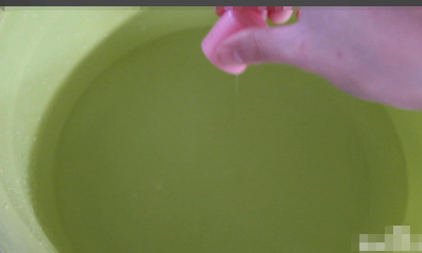 衣服上的毛领如何自己清洗,冬天大衣毛领怎么清洗图12