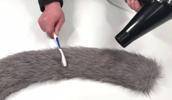 衣服上的毛领如何自己清洗,冬天大衣毛领怎么清洗图9