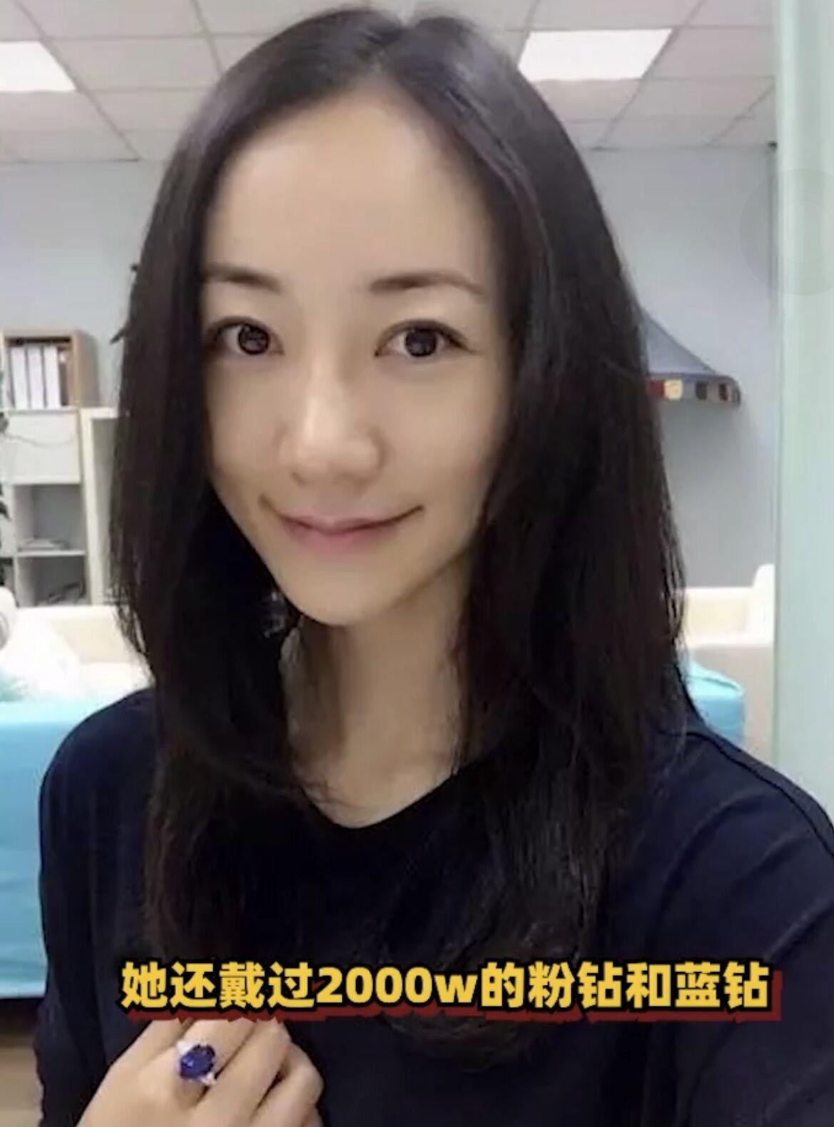 8岁韩雪疑戴千万手表现身，曾被扒珠宝收藏过亿，是圈内隐藏富婆