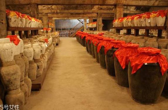 黄酒是什么做的 大米做的