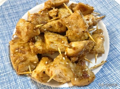 ​1分钟教你做鸡肉版牙签肉，外酥里嫩，咸香入味，一口一个真好吃