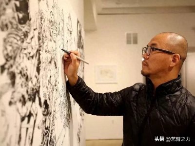 ​被称为“人肉打印机”的金政基，他的速写是一种视觉享受