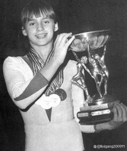 ​科马内奇：体操皇后，首位在奥运会体操中获10分满分，后逃到美国