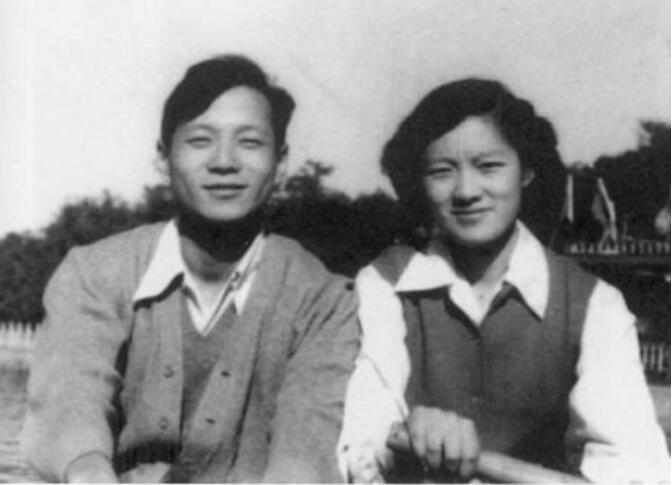 洪晃年轻时很美照片 洪晃现在为啥长得丑了