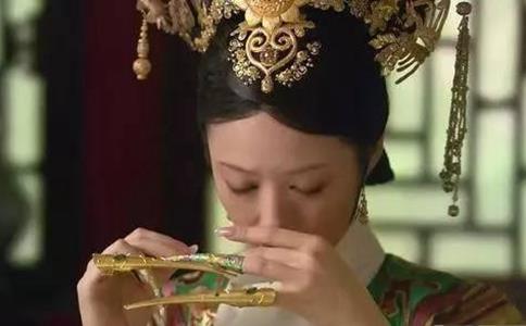 清宫女子手上带的指甲套叫什么?有什么讲究?