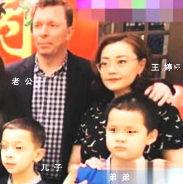 王刚40岁女儿近照曝光，60岁老来得子，儿子与孙子竟一样大？
