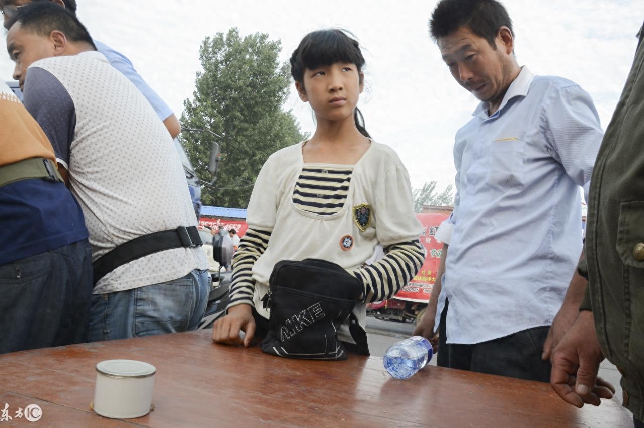 河南的蟋蟀交易市场，一只蟋蟀能卖上万元，网友：我还上啥班呀