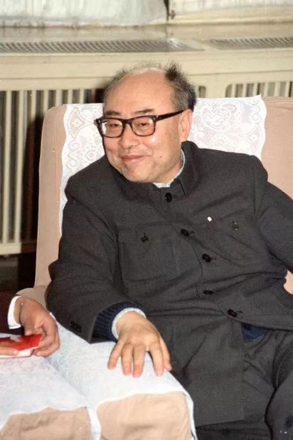 中国氢弹之父于敏，没有留学，隐姓埋名28年，不畏艰难研制出氢弹