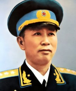 ​上将刘亚楼衣锦还乡，村民问了一句话，此后他再也没回去过