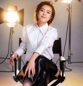 ​知名主持人陈辰，不想当明星，低调嫁小丈夫生下一女家庭幸福美满