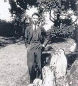 ​他是《光明日报》原总编辑，1957年被打成大右派，1966年离奇失踪