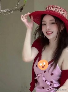 ​43岁李小璐又翻车了，穿蕾丝睡衣身材性感，被嘲审美一言难尽