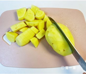 ​没人能抗拒得了这黏糊糊的土豆茄子酱，好吃简单的做法！