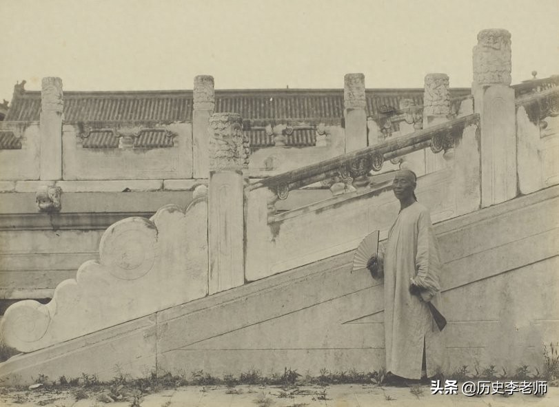 老照片:晚清太监真实形象,李莲英面露阴险,图3是杀害珍妃凶手