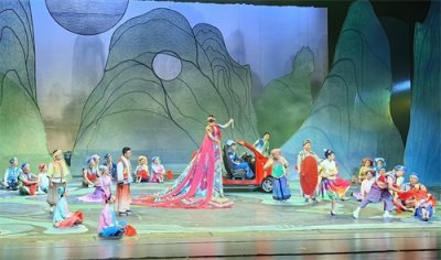 ​彩调剧《新刘三姐》在西安上演