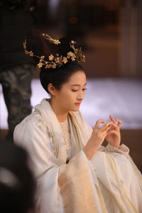 ​关晓彤《凤囚凰》古装多造型剧照